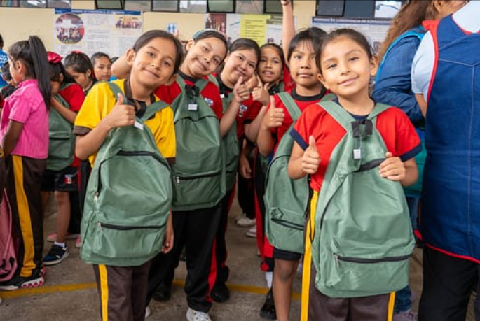 ENTREGAN KITS EDUCATIVOS PARA ESCOLARES CARMELINOS